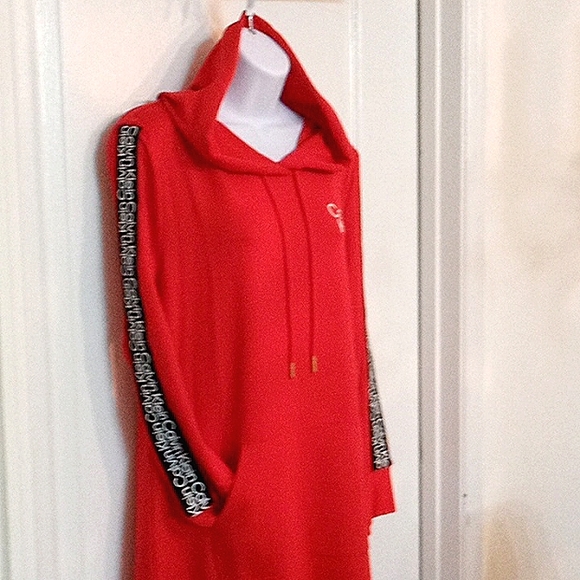 NWT🎁FREE GIFT INCLUDED 🎁Dress Midi Stretch Sport Hood Long Sleeves Cuffs - Picture 5 of 15